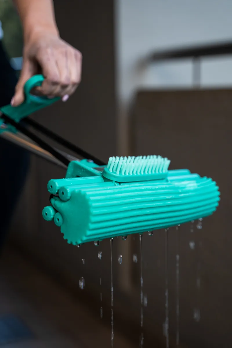 Floorwiz Pro & Brush Attachment | PVA Sponge Mop - Image 4